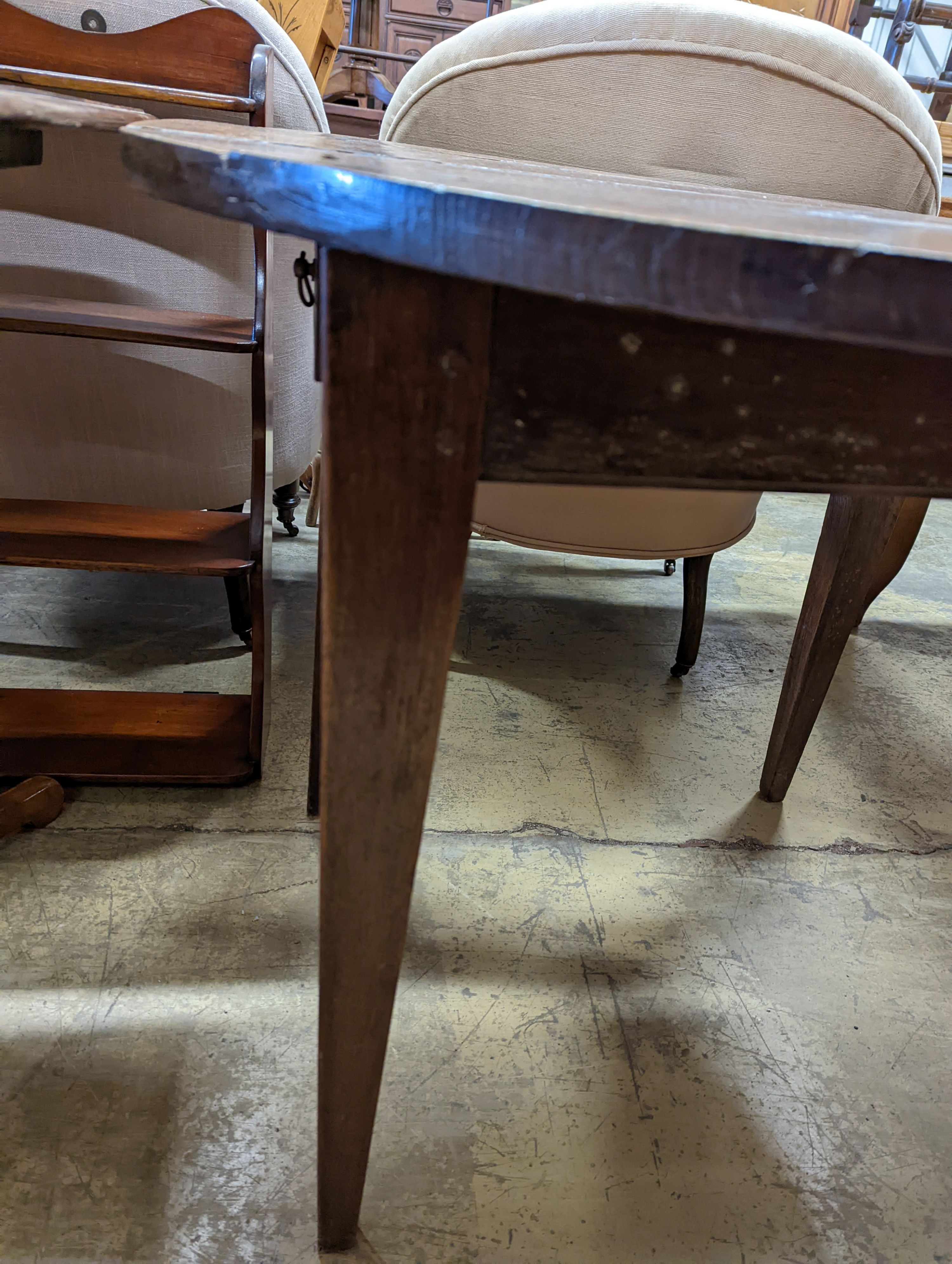 A 19th century circular oak tea table, diameter 82cm, height 69cm